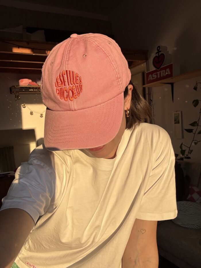 Embroidered shield cap pink