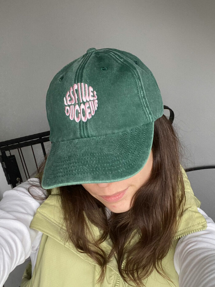 Embroidered shield cap bottle green - pink - Image 5