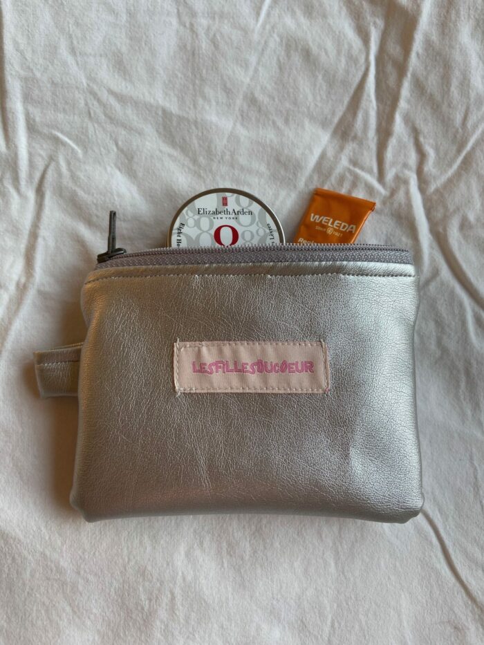 Silver-colored pouch - Image 2