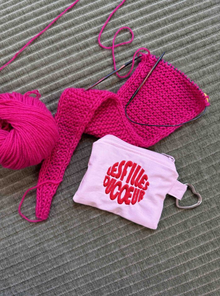 Bestickte Pouch