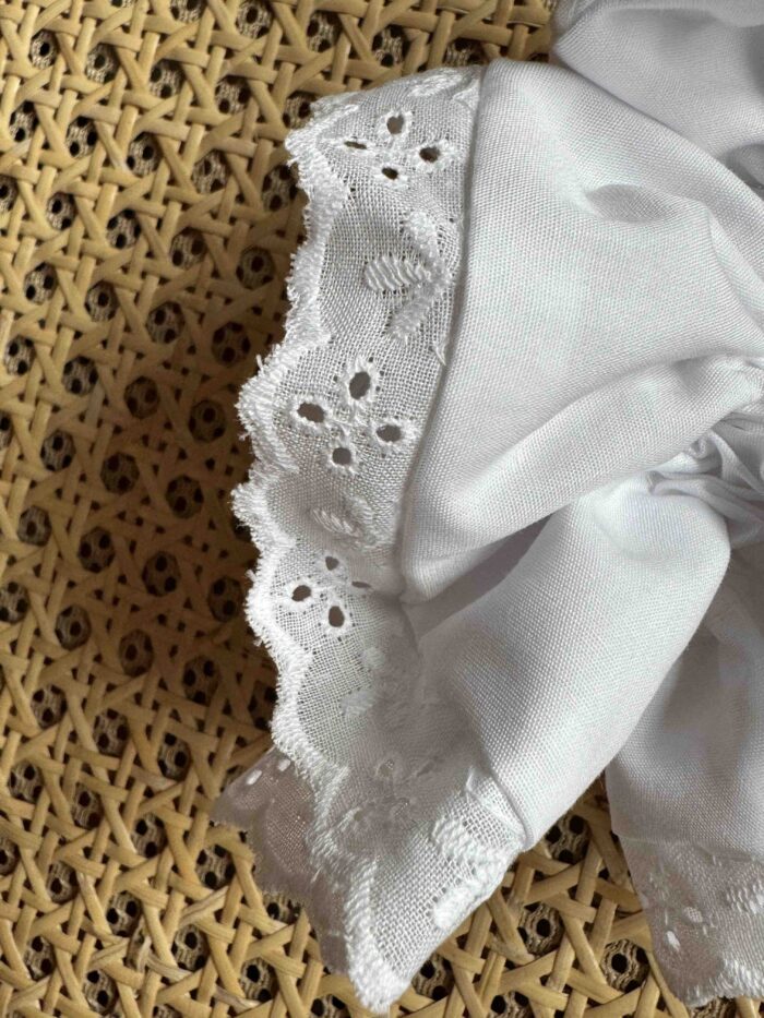 Lace scrunchie with ruffles - Image 5