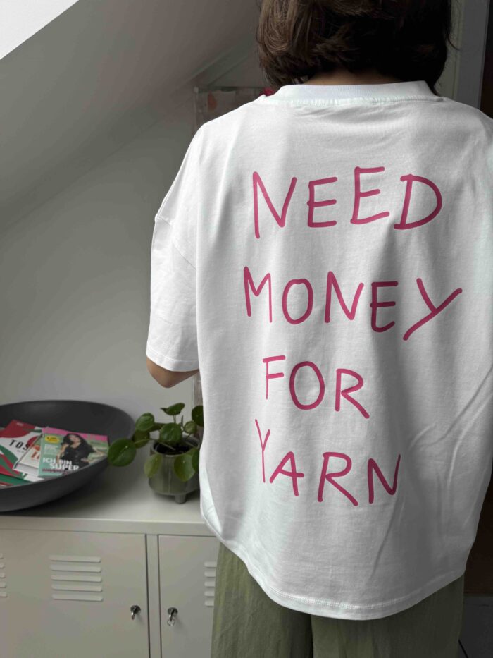 T-Shirt "NEED MONEY FOR YARN" – Bild 10