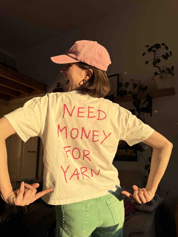 T-Shirt "NEED MONEY FOR YARN" – Bild 4