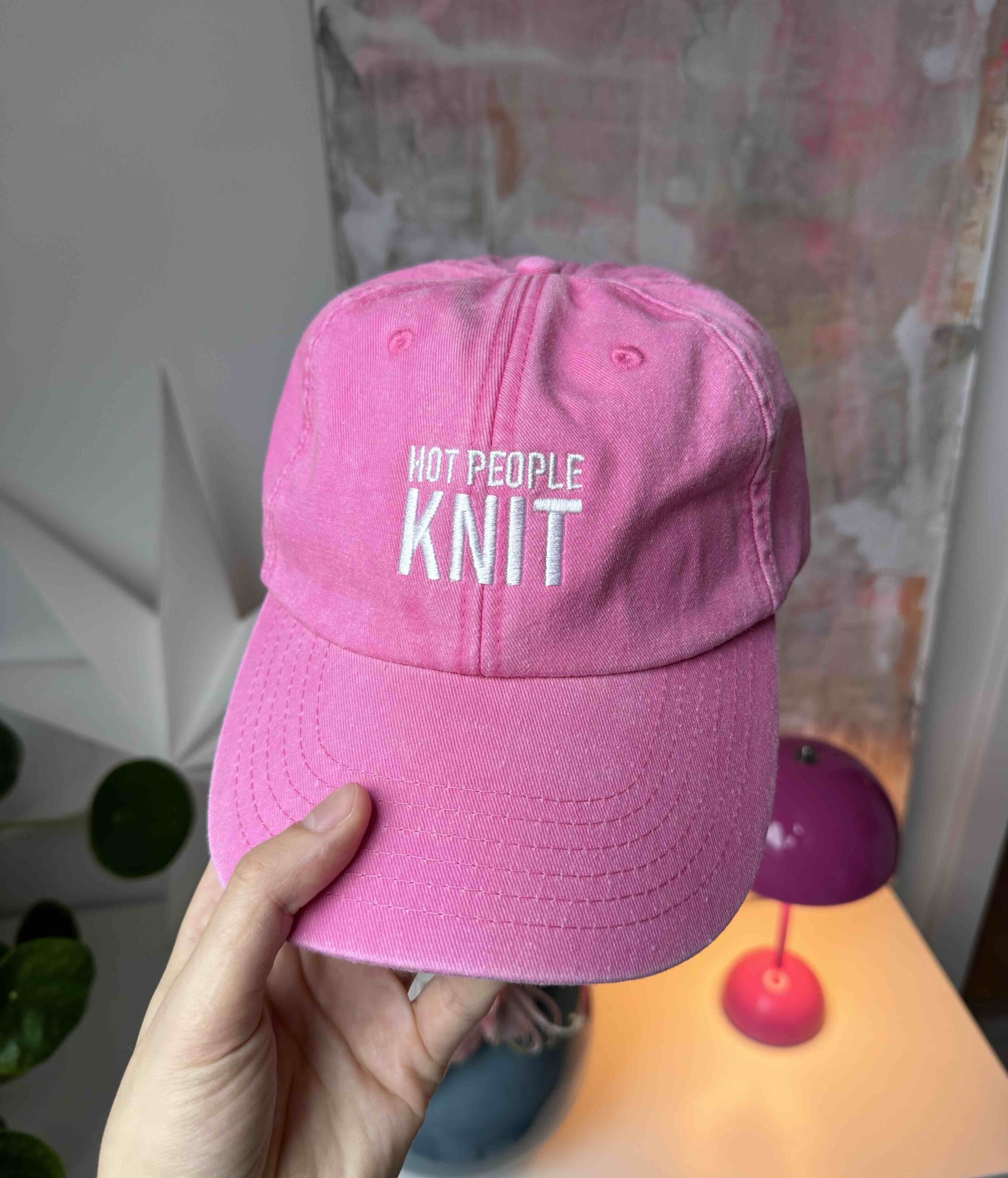 Bestickte Schildkappe HOT PEOPLE KNIT Pink